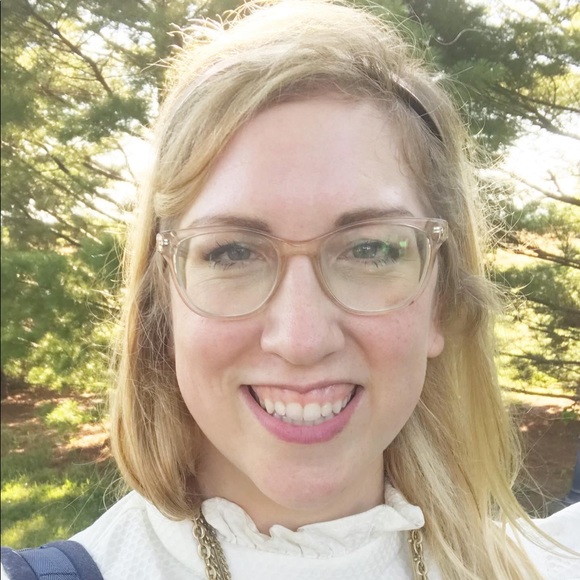 Meet your Posher, Laura - Picture 2 of 5